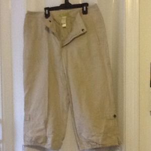 Nice capris with tie at the bottom and pockets