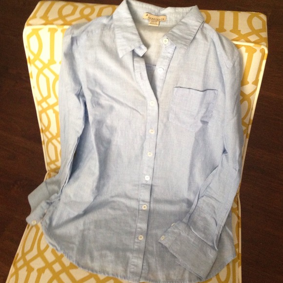 Forever 21 amazing comfy light blue shirt, size XS