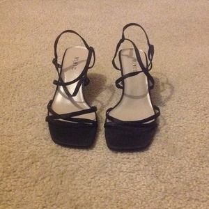 ❤Black strapped shoes!❤