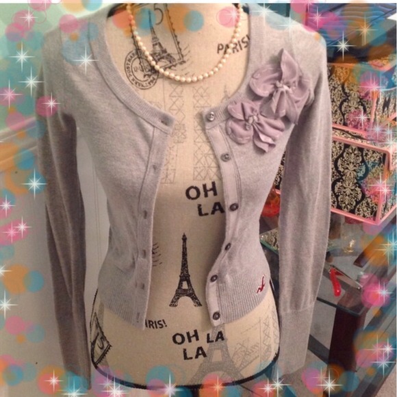 Hollister Sweaters - 💢Gifted💢Grey Hollister 3/4 length sleeve sweater