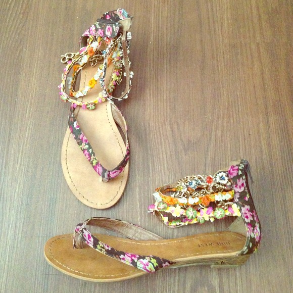Nine West jeweled sandals! Size 7.5