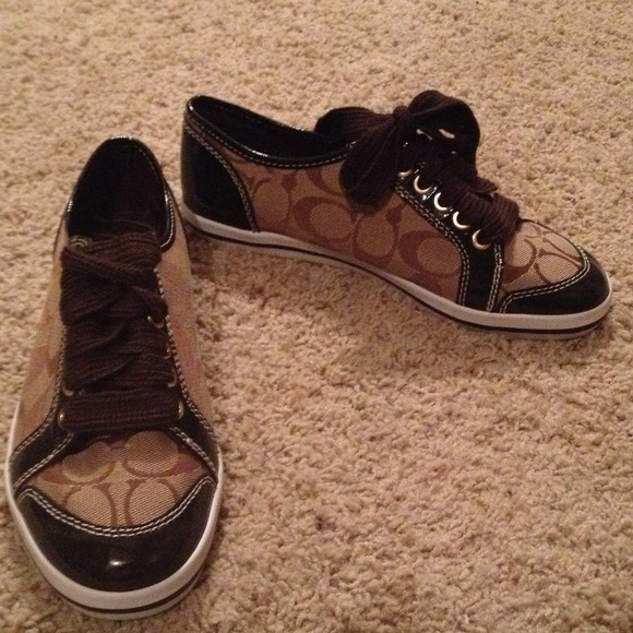 Brand new size 6 coach sneakers! ❤️ - Picture 3 of 3