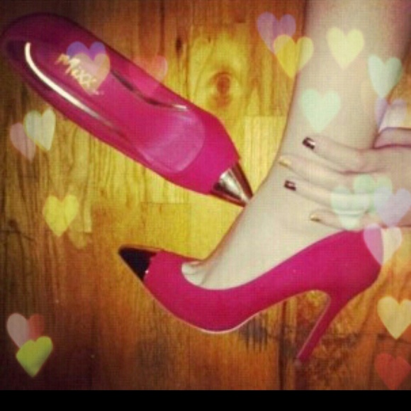 Shoes - Red  & gold heels