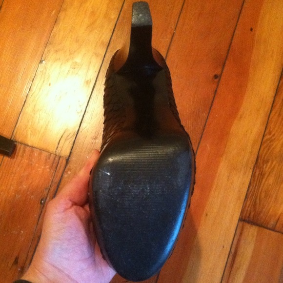 🎈REDUCED🎈Calvin Klein Black platform heels - Picture 3 of 3