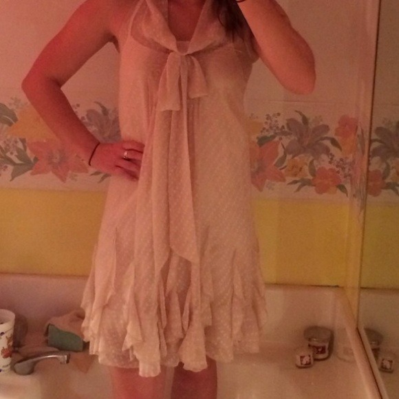 🎉HOST PICK🎉 Beautiful cream ryu ruffle dress
