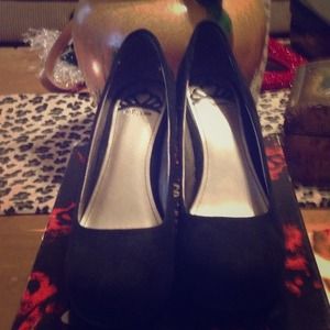 Fergalicious byFergie 6 1/2 black