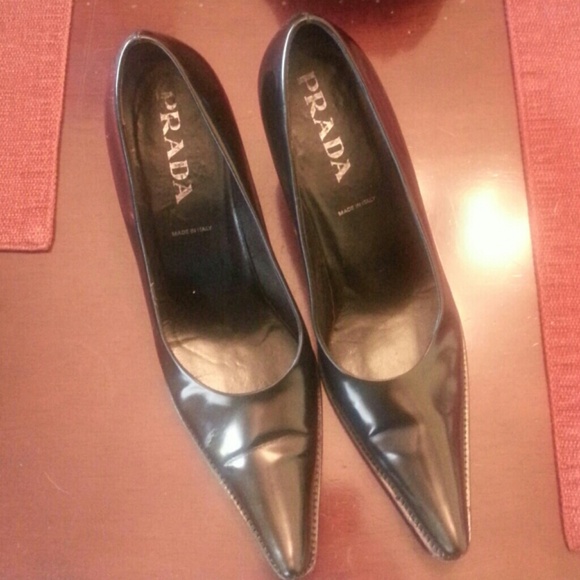 Prada Black Pump sz 40