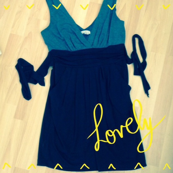 Cute Black and Grey dress with Pockets!!