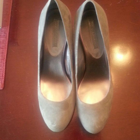 Banana Republic Gray Suede Pump sz 10