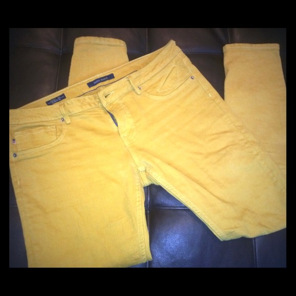 Mustard skinny jeans