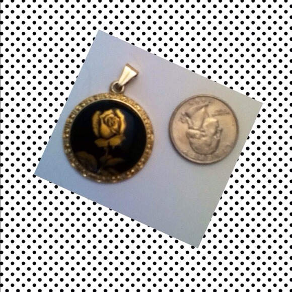 Vintage enamel style pendant- barely worn! - Picture 4 of 4