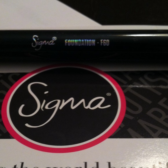 🚫SOLD🚫Sigma Foundation -F60 Brush💕 - Picture 2 of 2