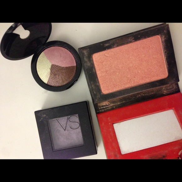 Makeup bundle - Picture 2 of 2