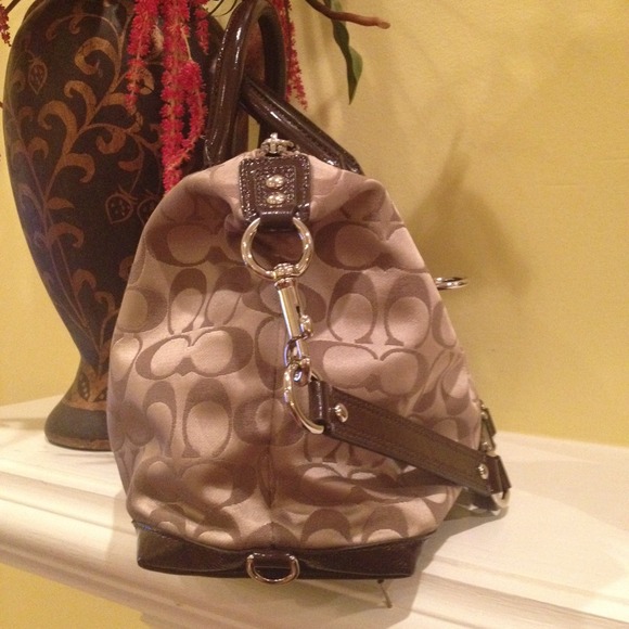 ❌Gave as Christmas present❌Coach authentic handbag - Picture 4 of 5