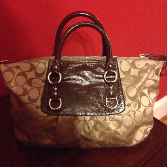 ❌Gave as Christmas present❌Coach authentic handbag - Picture 3 of 5