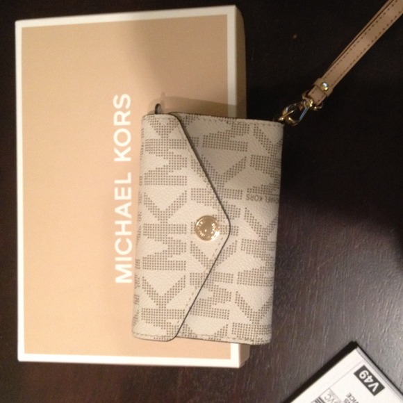 Micheal Kors I phone wallet wristlet