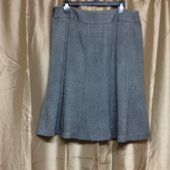 Cool flair gray and black skirt