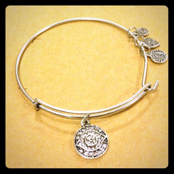 ✂Price cut✂Alex and Ani bangle!