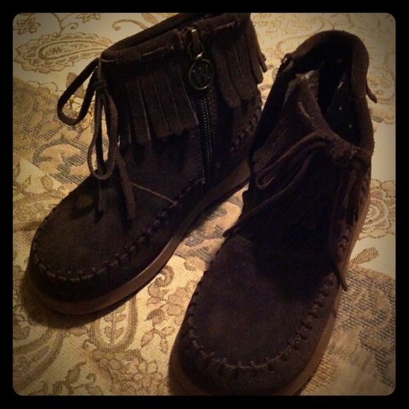Like new EUC girls fringe boots