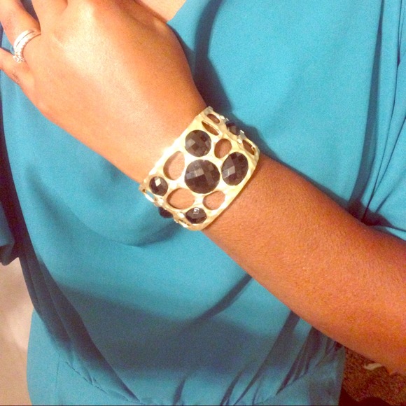 📍REDUCED📍Jeweled bracelet