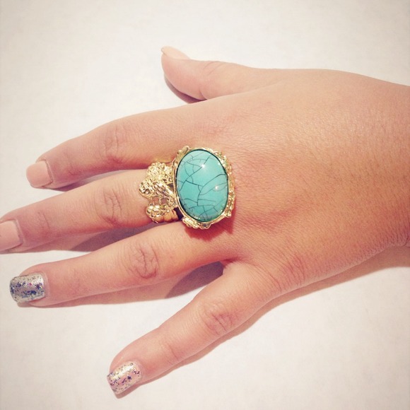 Gorgeous Gold Tone Blue Gem Ring💎 - Picture 2 of 4