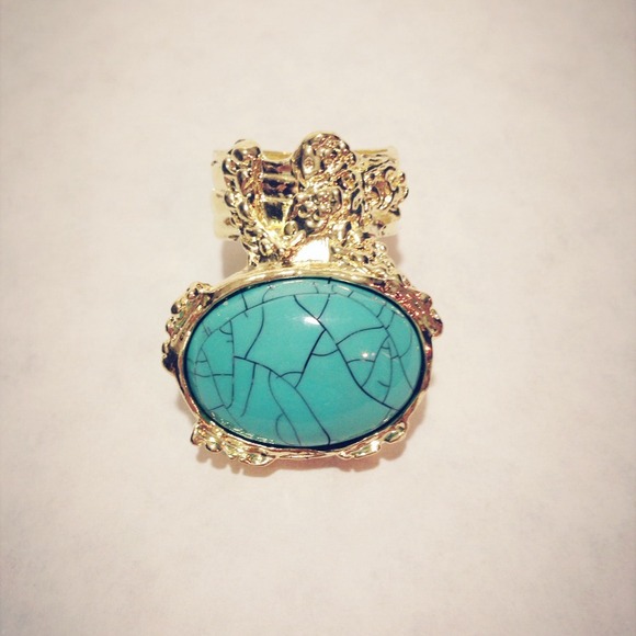 Gorgeous Gold Tone Blue Gem Ring💎 - Picture 3 of 4
