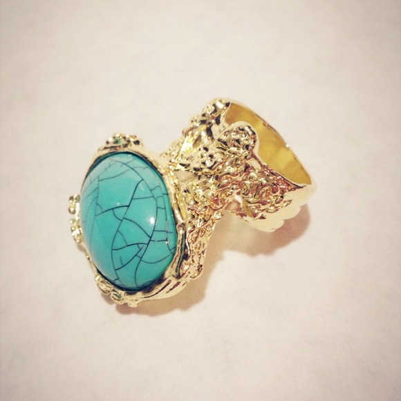 Gorgeous Gold Tone Blue Gem Ring💎 - Picture 4 of 4