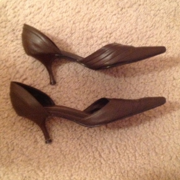 Brown Pointed Toe Heels - Picture 3 of 5