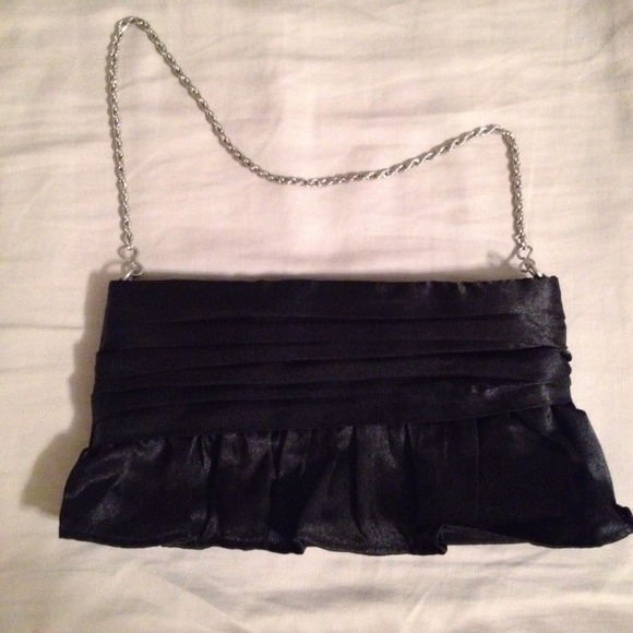 Forever 21 Clutches & Wallets - 🔻PRICE REDUCTION🔻Dressy Black Clutch Purse