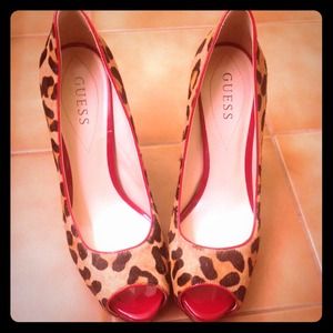 GUESS leopard and red open toed pumps 💗👑