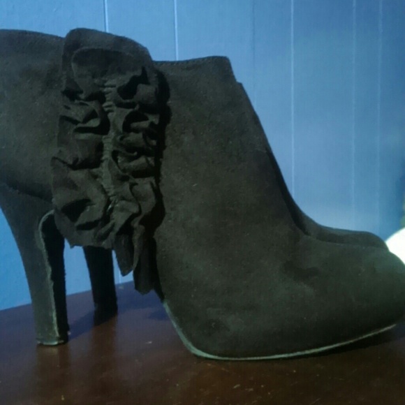 Madden Girl ruffle booties