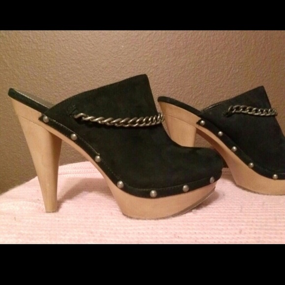 ELLE brand shoes.
