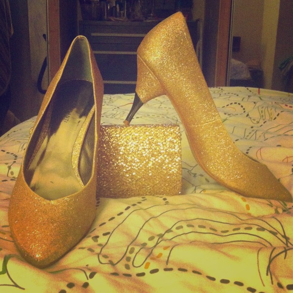 Gold glitter clutch and Marco Santi glitter pumps - Picture 1 of 4