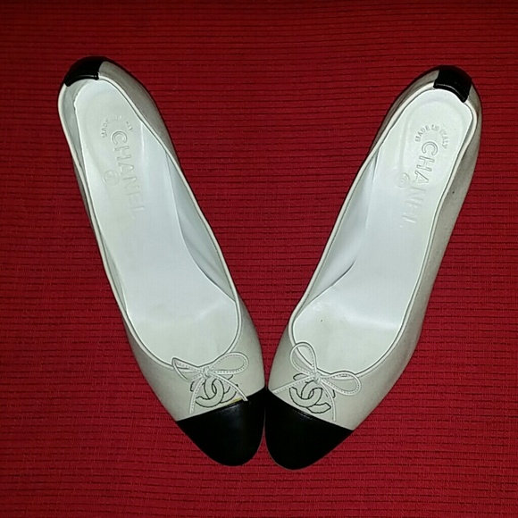 AUTHENTIC CHANEL BLACK CREAM PUMPS