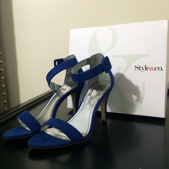 Style & Co strappy sandals - Picture 2 of 4