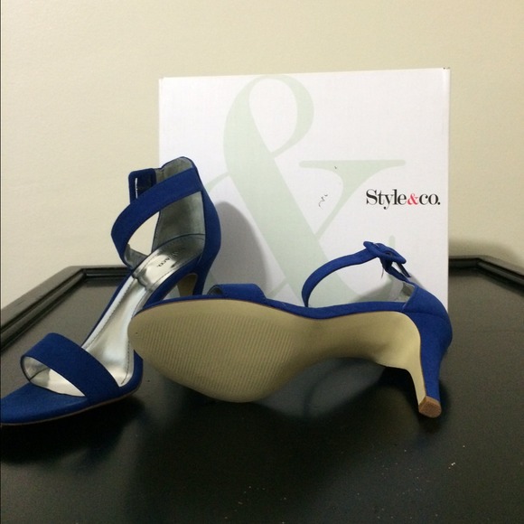 Style & Co strappy sandals - Picture 3 of 4