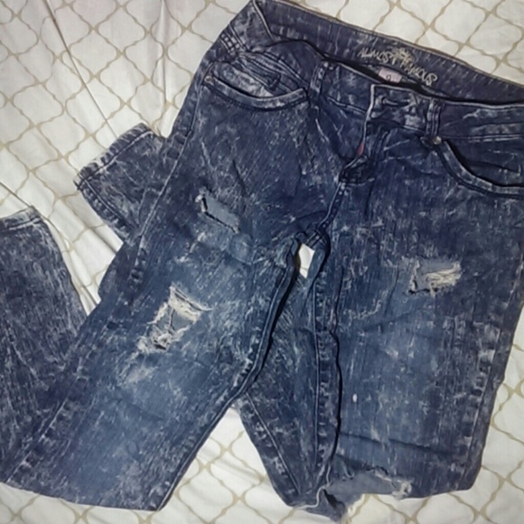 Distressed skinny jeans