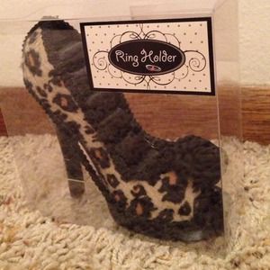 Cheetah heel ring holder.