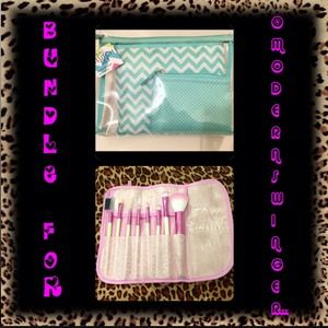 🎀 Makeup clutch and brushes 🎀