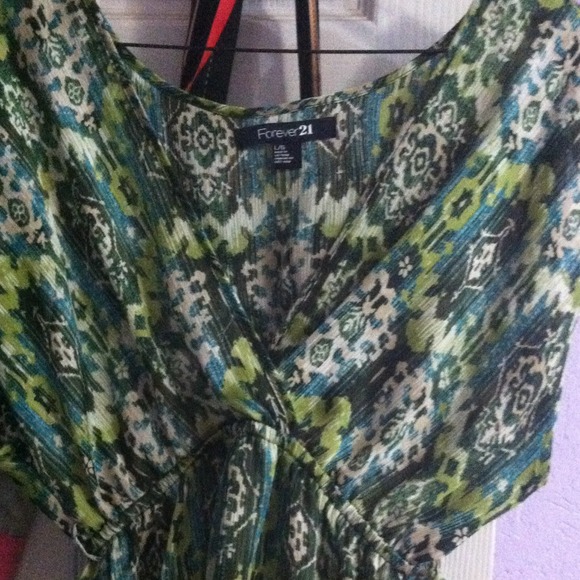 Green top - Picture 2 of 2