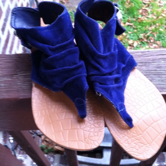 WOMAN'S SANDLE - Picture 2 of 3