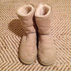 💰Price Reduced!💰 Classic Short UGG in Sand