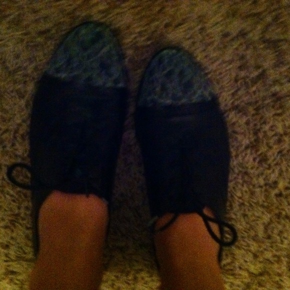 Lace Toe Oxfords - Picture 3 of 3