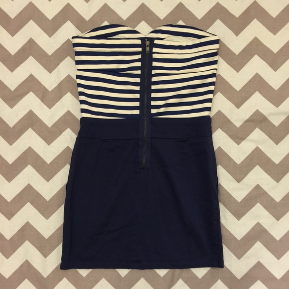 🎉HOST PICK🎉 Sweetheart Striped Navy Blue Dress - Picture 3 of 3