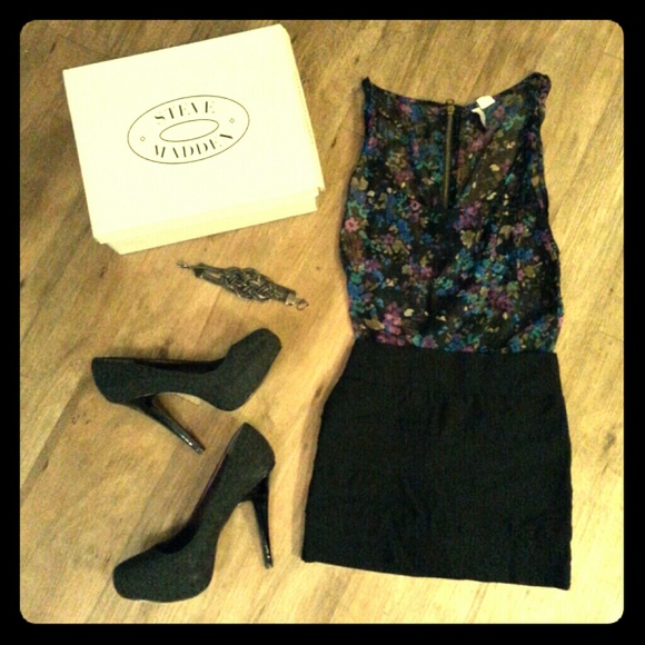 Steve Madden "Flaash" Grey Flannel Pumps