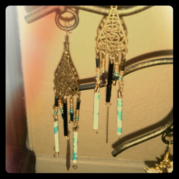 Jasmine Earrings - Picture 1 of 2