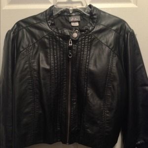 Black like leather half jacket