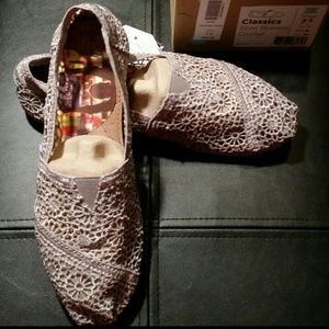 TOMS Classic Crochet