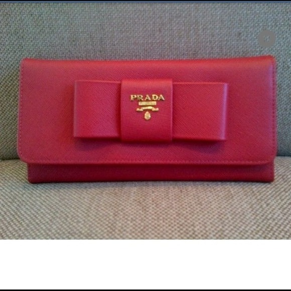 LOOKING FOR THIS WALLET!!!