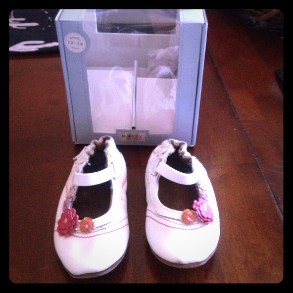 Robeez soft soled shoes for toddlers